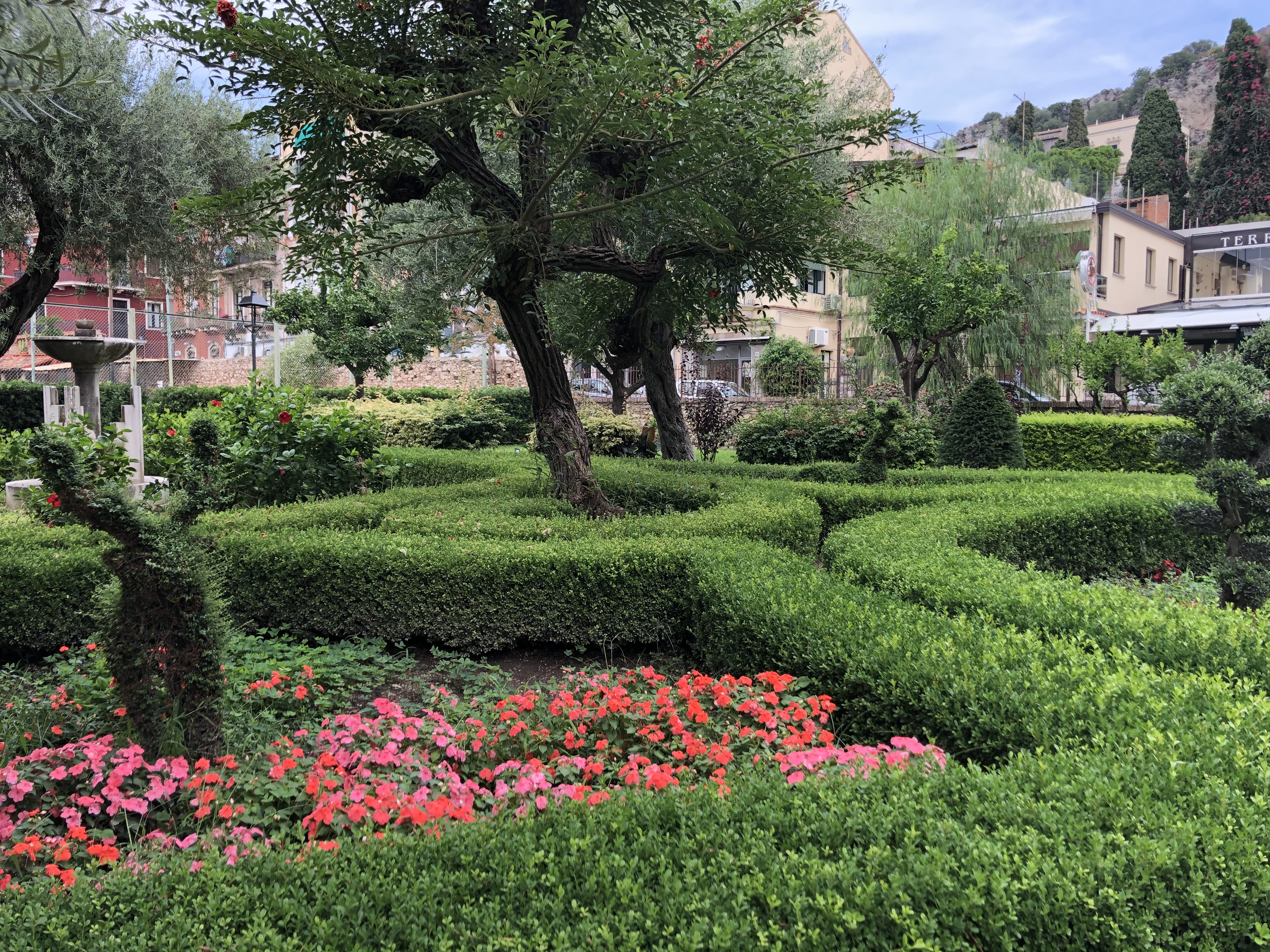 Decorative hedges and flowers in Villa Comunale