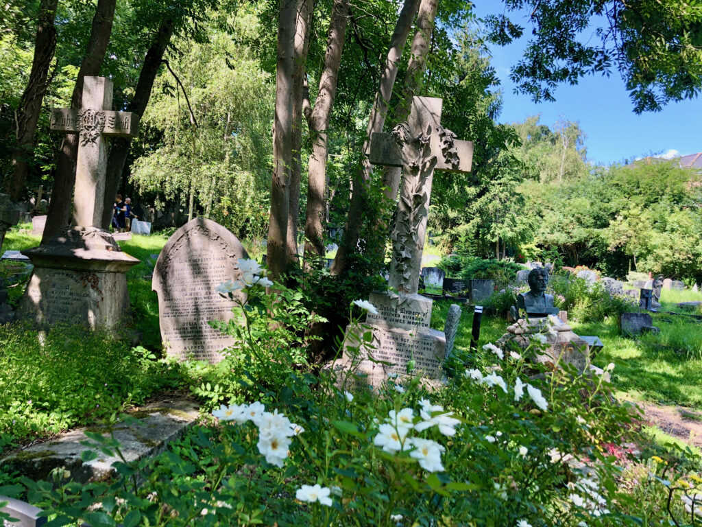 highgate cemetery