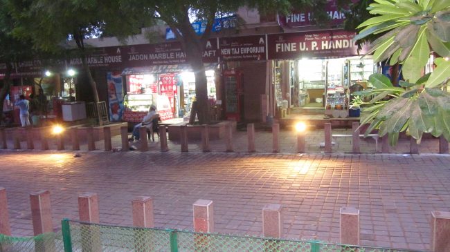 Walkway to the entrance to the Taj Mahal