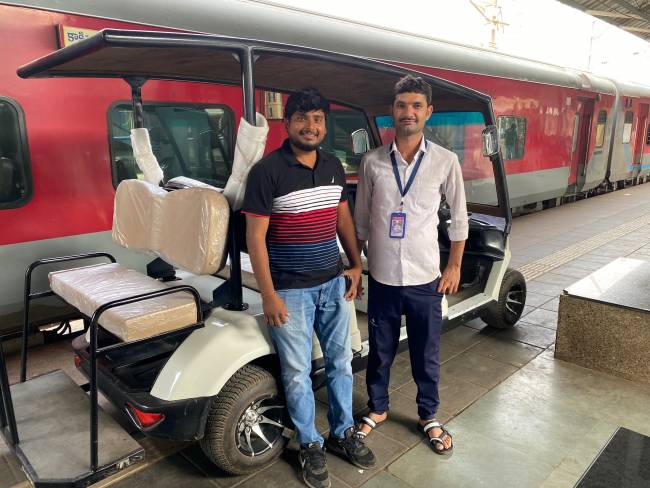Pantry boy and passenger assistant, Mumbai