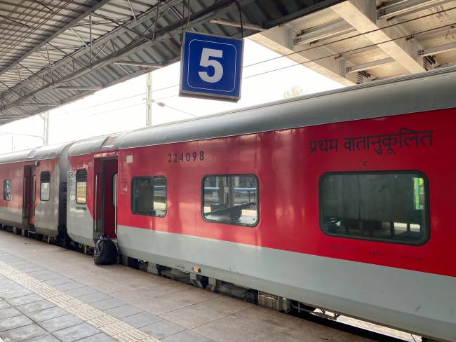 Platform 5 at Lokmanya Tilak, Mumbai